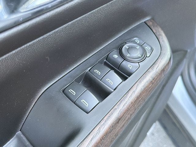 Used 2023 GMC Acadia Denali w/ Denali Ultimate Package FWD image 25