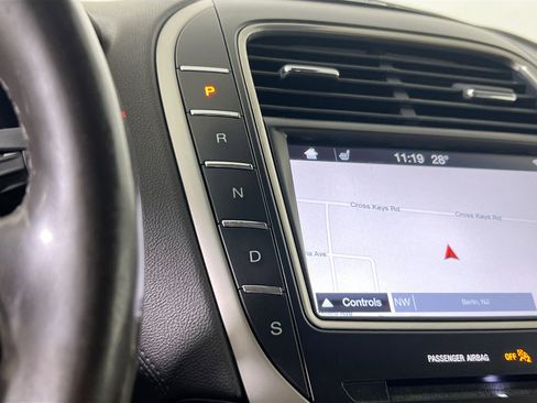 Used 2018 Lincoln MKX Reserve w/ Lincoln MKX Climate Package image 17