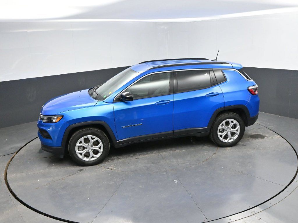 Used 2024 Jeep Compass Latitude AWD/4WD image 27