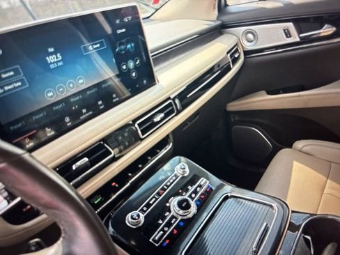 Used 2022 Lincoln Nautilus Reserve w/ Equipment Group 202A image 9