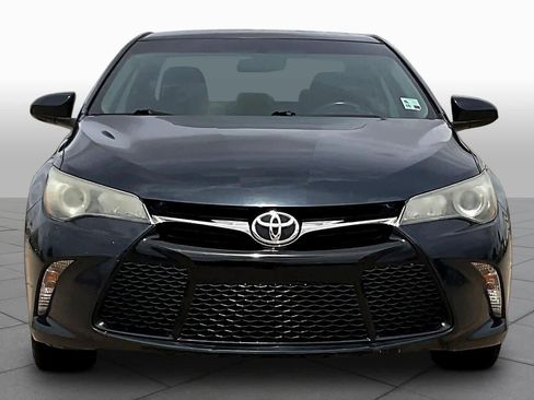 Used 2017 Toyota Camry LE FWD image 4