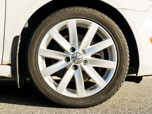 Used 2010 Volkswagen Jetta TDI FWD image 28