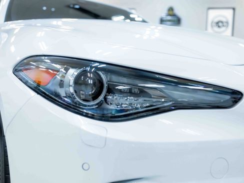 Used 2017 Alfa Romeo Giulia Quadrifoglio image 16