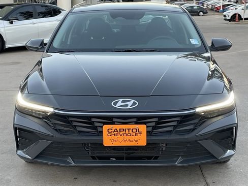 Used 2025 Hyundai Elantra Blue image 6
