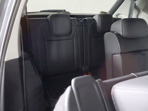 Used 2023 Volkswagen Tiguan SE w/ Panoramic Sunroof Package FWD image 36