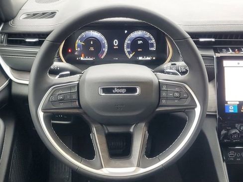 New 2025 Jeep Grand Cherokee L Limited image 18