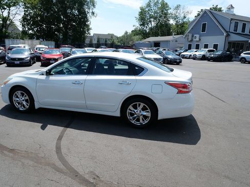 Used 2015 Nissan Altima 2.5 SV FWD image 8
