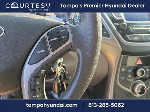 Used 2015 Hyundai Elantra SE image 17