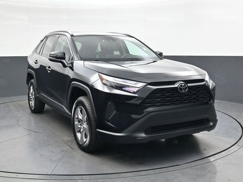 Used 2023 Toyota RAV4 XLE image 1