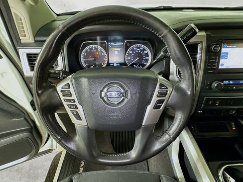 Used 2017 Nissan Titan SV RWD image 9
