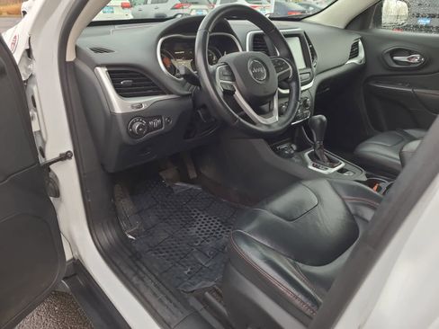 Used 2016 Jeep Cherokee Trailhawk w/ Comfort/Convenience Group image 10