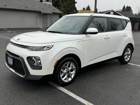 Used 2020 Kia Soul S image 3