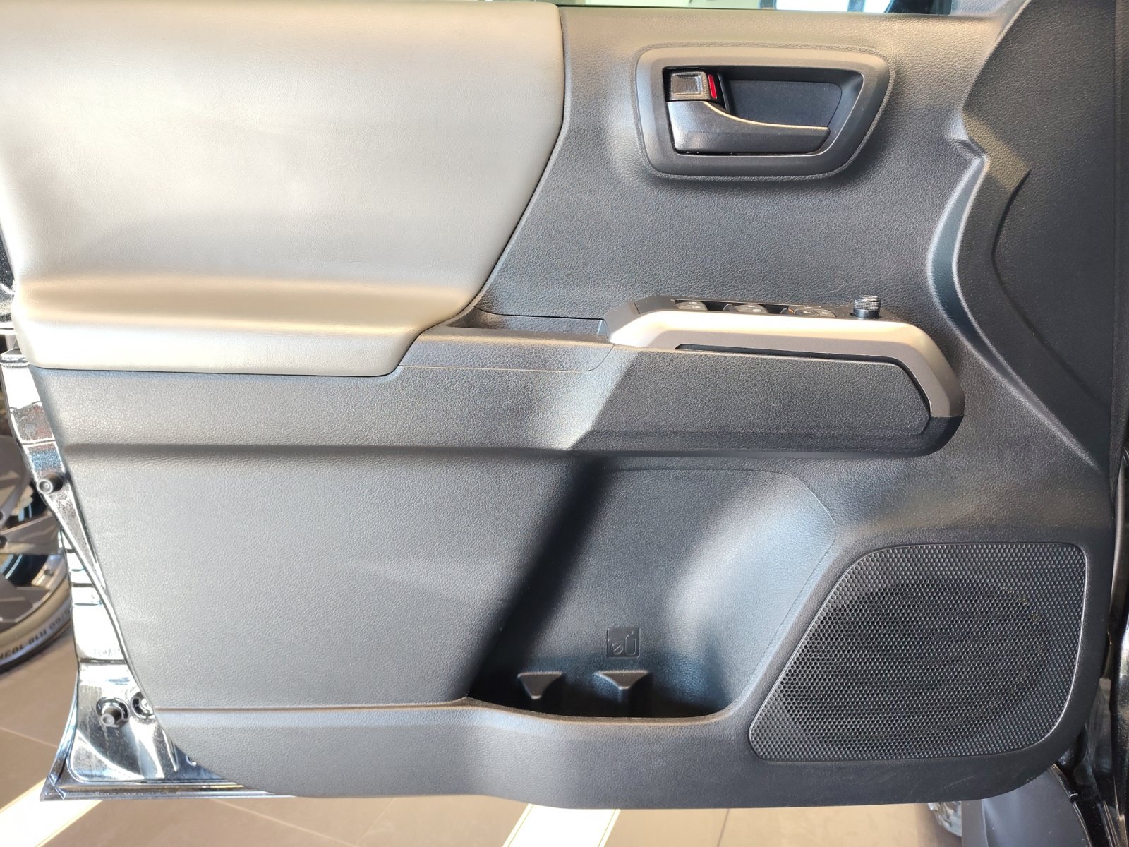 Used 2023 Toyota Tacoma SR5 RWD image 26