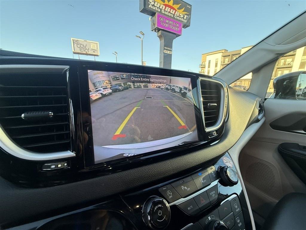 Used 2024 Chrysler Pacifica Touring-L FWD image 30