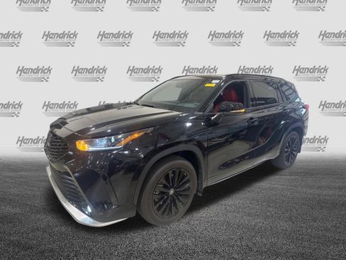 Used 2023 Toyota Highlander XSE FWD image 13