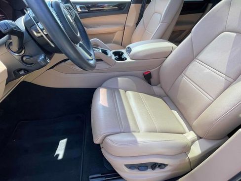 Used 2023 Porsche Cayenne image 23