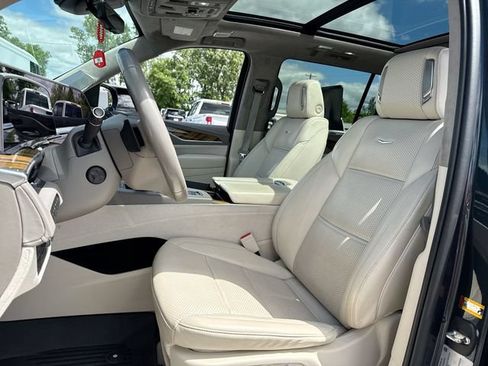 Used 2022 Cadillac Escalade ESV Premium Luxury Platinum AWD/4WD image 11