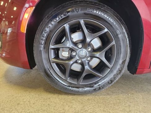 Used 2019 Chrysler Pacifica Touring-L w/ S Appearance Package FWD image 9