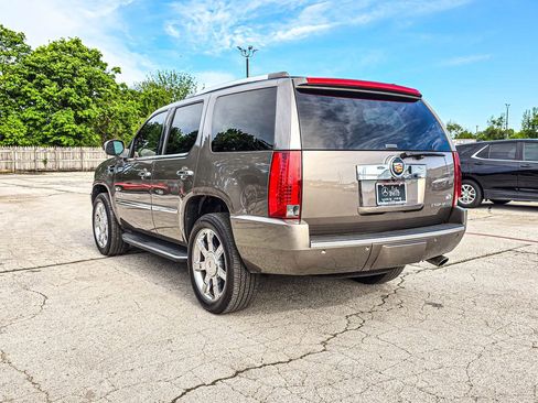 Used 2014 Cadillac Escalade Luxury AWD/4WD image 4