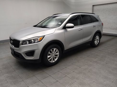 Used 2018 Kia Sorento FWD image 2