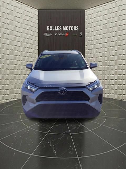 Used 2025 Toyota RAV4 XLE AWD/4WD image 12