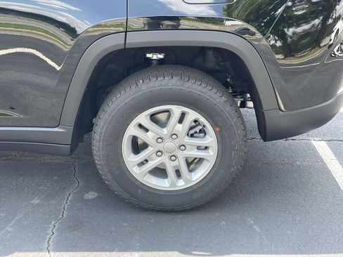 New 2025 Jeep Grand Cherokee Laredo image 35