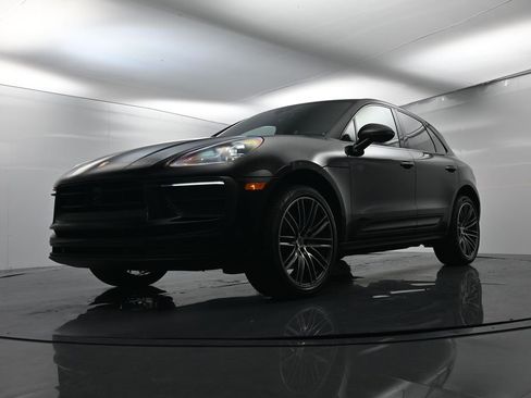 Certified 2025 Porsche Macan image 45