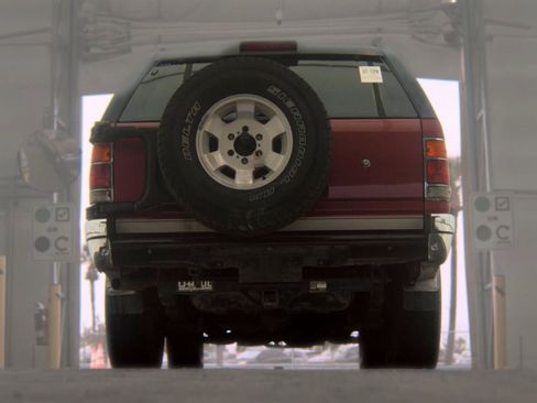 Used 1994 Isuzu Rodeo LS RWD image 6
