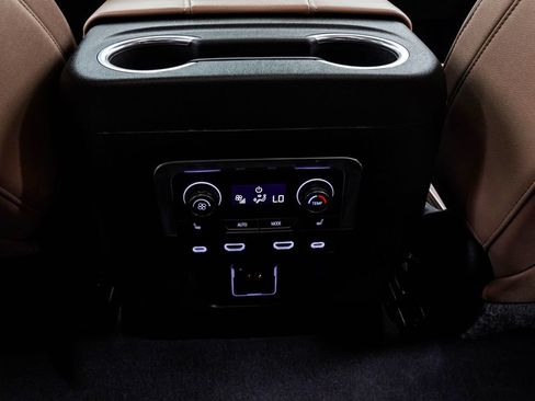 Used 2023 Chevrolet Tahoe Premier AWD/4WD image 27