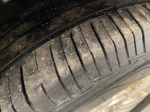 Used 2012 Chevrolet Traverse LT image 26