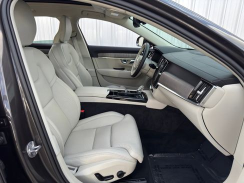 Used 2024 Volvo S90 T8 Ultimate image 16
