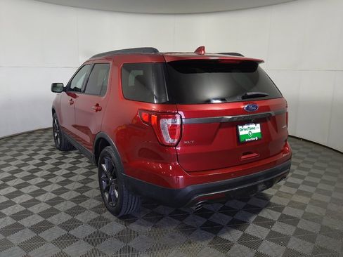 Used 2017 Ford Explorer XLT w/ Equipment Group 202A AWD/4WD image 5