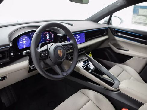 Certified 2026 Porsche Macan Electric RWD image 4