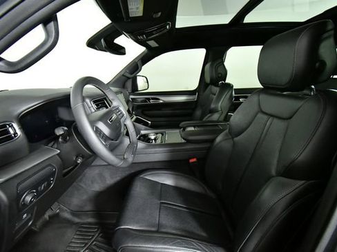 Used 2024 Jeep Wagoneer Series II image 5