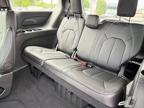 New 2026 Chrysler Pacifica Select AWD/4WD image 17