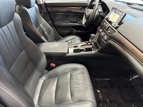 Used 2018 Honda Accord Touring image 18