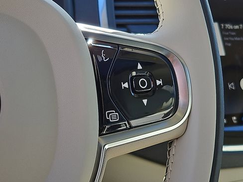 Used 2024 Volvo XC90 B5 Core w/ Climate Package image 23