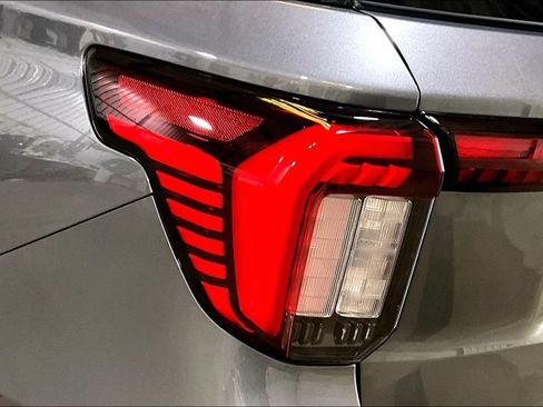 Certified 2025 Ford Explorer Platinum w/ Ultimate Package AWD/4WD image 9