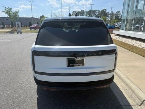 Used 2025 Land Rover Range Rover SE image 7