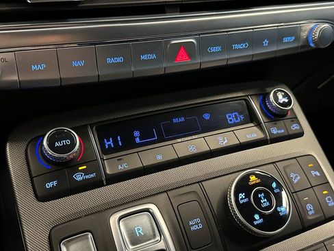 Used 2022 Hyundai Palisade Calligraphy image 15
