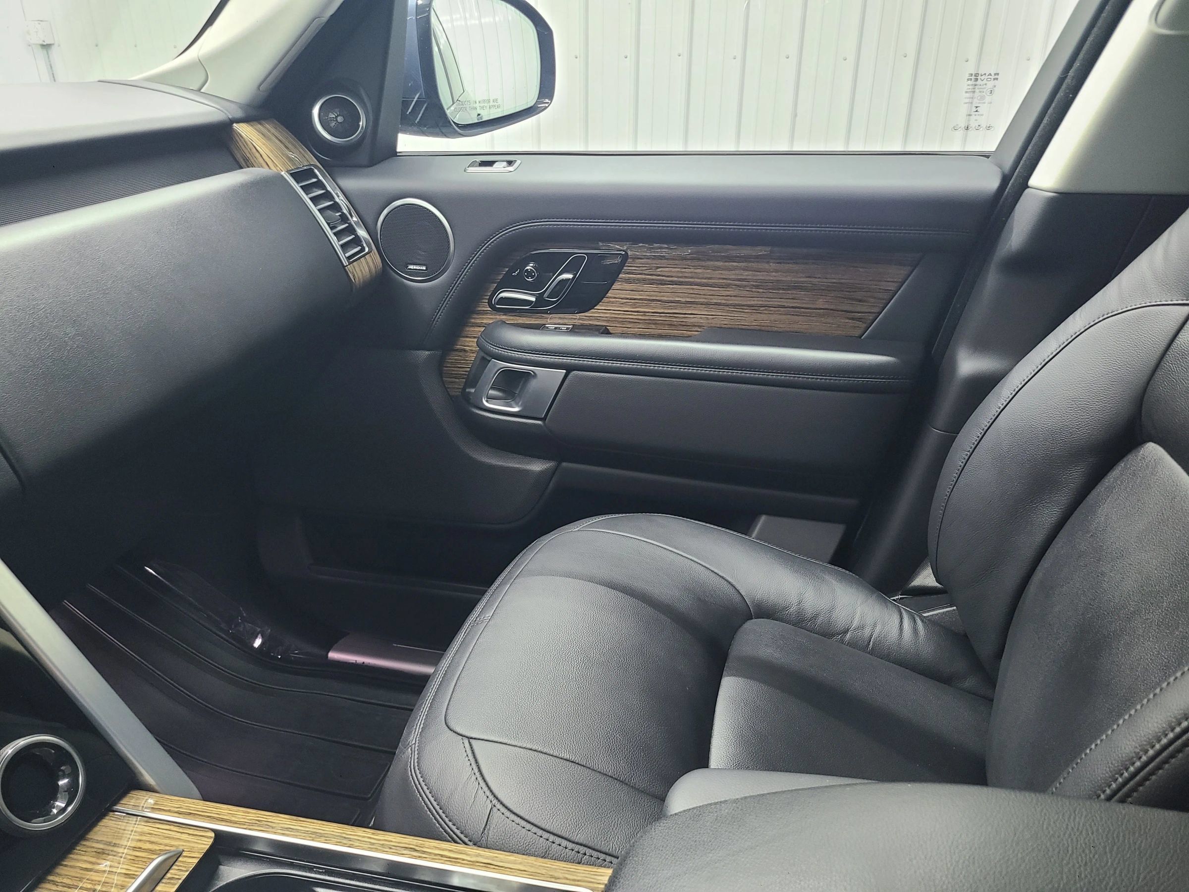 Used 2021 Land Rover Range Rover AWD/4WD image 25