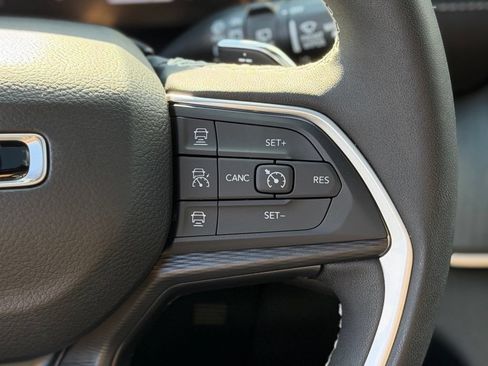Used 2026 Jeep Grand Cherokee Laredo X AWD/4WD image 9