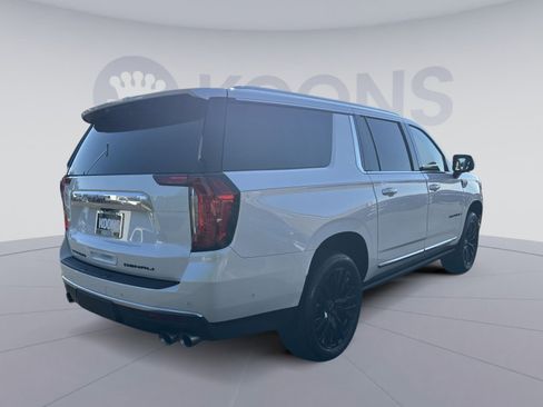 Used 2024 GMC Yukon XL Denali w/ Denali Reserve Package AWD/4WD image 7