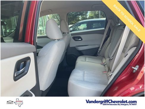 Used 2025 Nissan Rogue SV FWD image 8