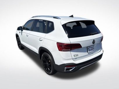 Used 2023 Volkswagen Taos SE w/ Black Wheel Package