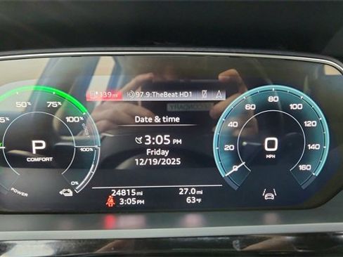 Used 2024 Audi Q8 e-tron Premium image 37