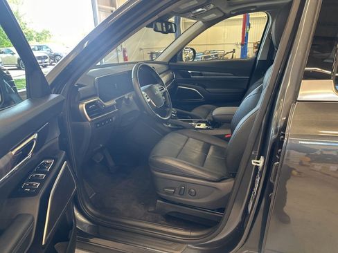 Certified 2023 Kia Telluride EX w/ EX Captain's Chair Package AWD/4WD image 25