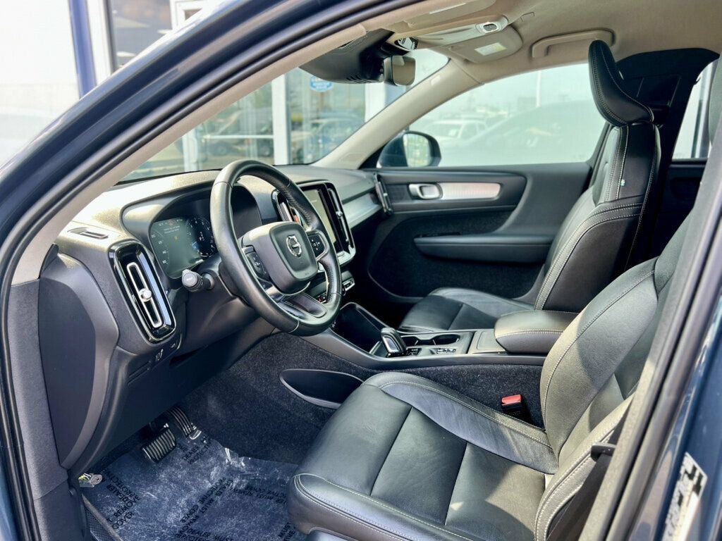 Used 2021 Volvo XC40 T4 Momentum FWD image 14