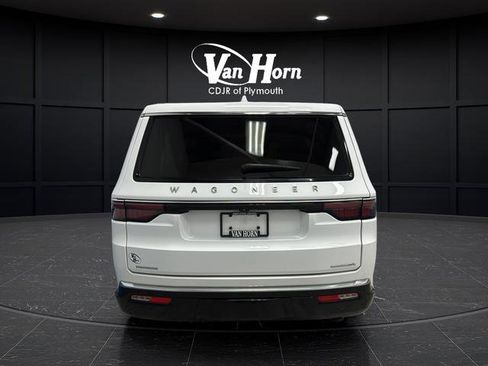 Used 2023 Jeep Wagoneer L Series III w/ Premium Group I AWD/4WD image 4