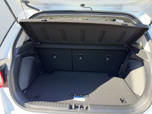 Certified 2025 Hyundai Venue SEL image 16